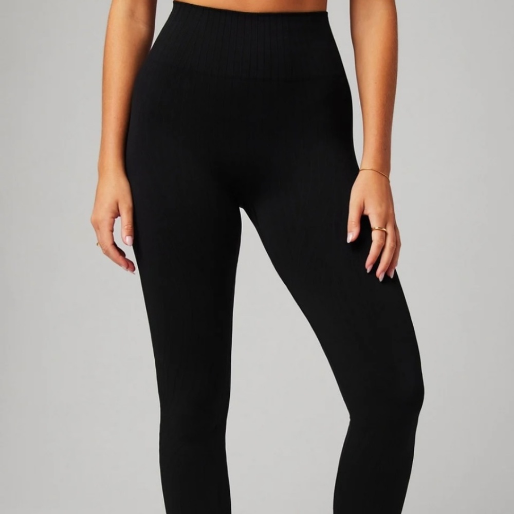 Seamless high-waisted line work